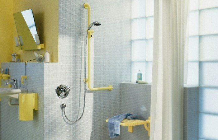 Accessoires und Badezimmerausstattung für Behinderte Armatur