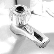 Accessoires und Badezimmerausstattung für Behinderte Armatur